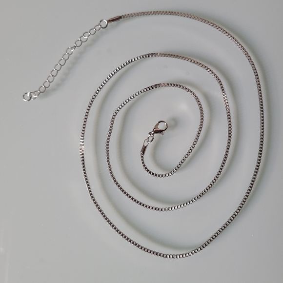NWT- 28" Silver Alloy Box Chain Necklace - Picture 2 of 4